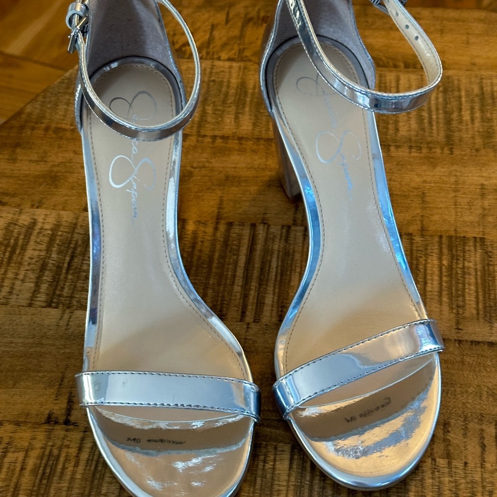 LAST CHANCE! NWT Jessica Simpson Silver Sandals, Size 8. - Picture 10 of 11